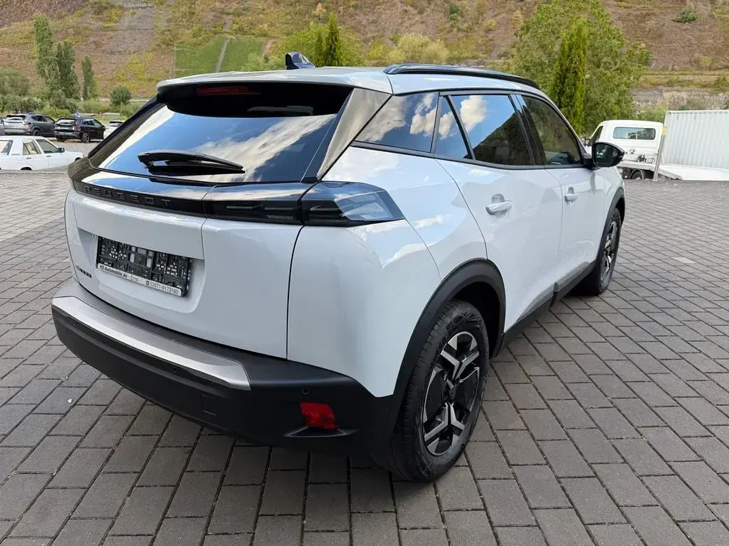 Gebraucht Peugeot e-2008 Allure 114 kW (156 PS) 2025 Weiß SUV