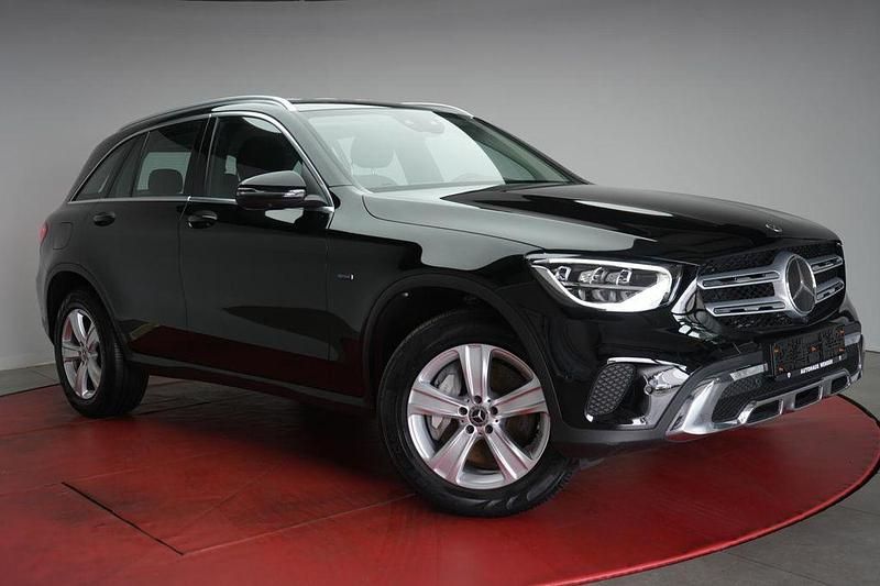 Schwarz Gebraucht 2021 Mercedes GLC300e SUV | 33.990 € (Superpreis) - Bild 1/4