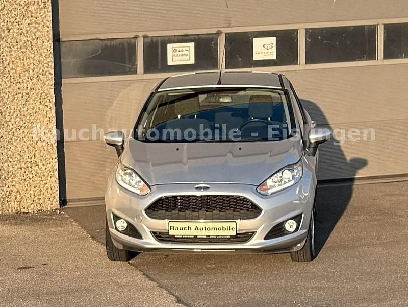 Gebraucht Ford Fiesta Celebration 80 PS (58 kW) 2016 Silber Limousine
