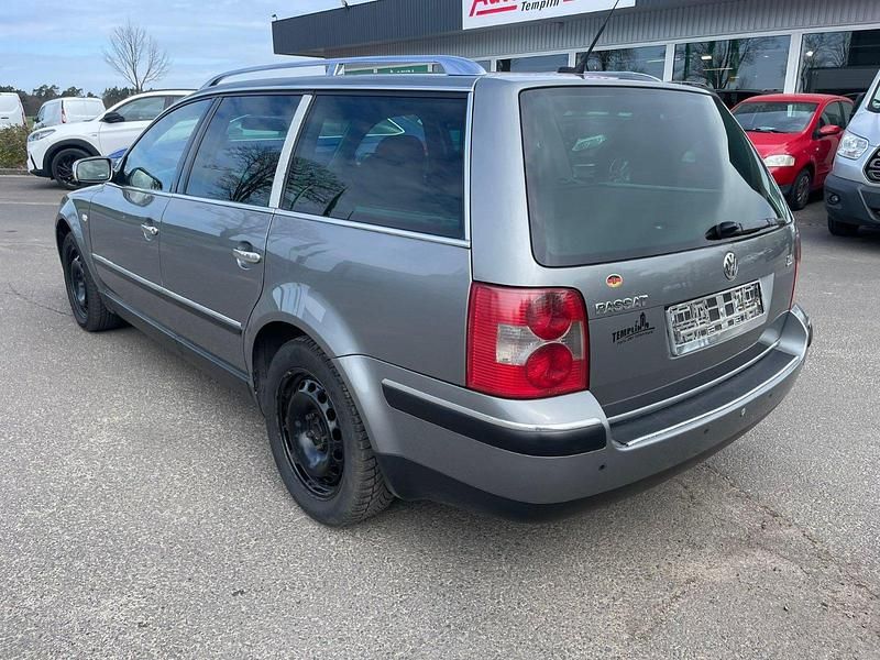 Second-hand VW Passat 101 CP (74 kW) 2003 Gri Break