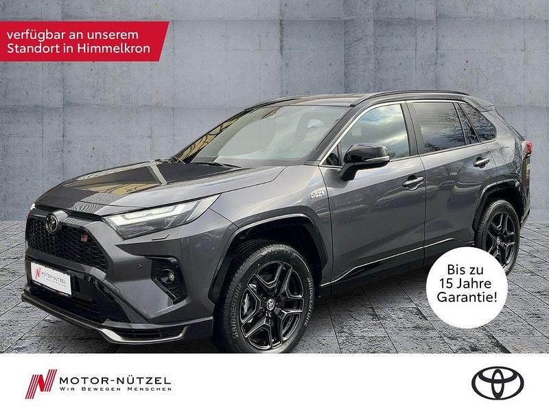 Grey metallic (1g3)/ attitude Gebraucht 2025 Toyota RAV4 Hybrid Sport SUV | 54.850 € (Teuer) - Bild 1/4