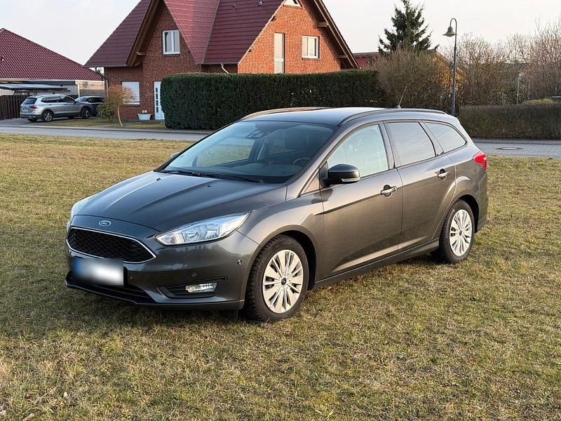 Gebraucht Ford Focus 125 PS (91 kW) 2017 Grau Kombi