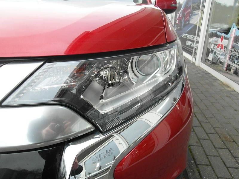 Gebraucht Mitsubishi Outlander Active 150 PS (110 kW) 2019 Rot (metallic) SUV