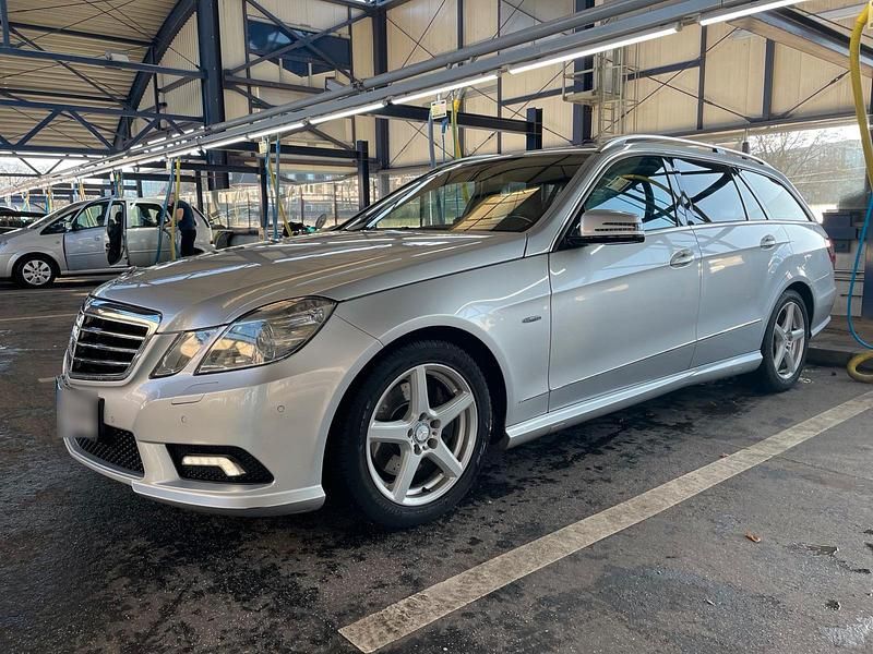 Gebraucht Mercedes E200 AMG line 184 PS (135 kW) 2010 Silber Kombi