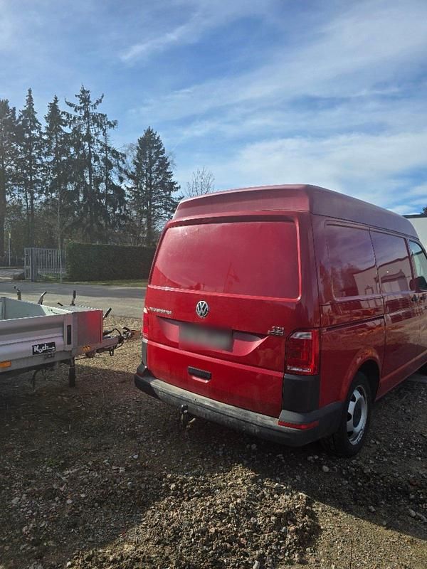 Second-hand VW Transporter 204 CP (150 kW) 2016 Roșu Van