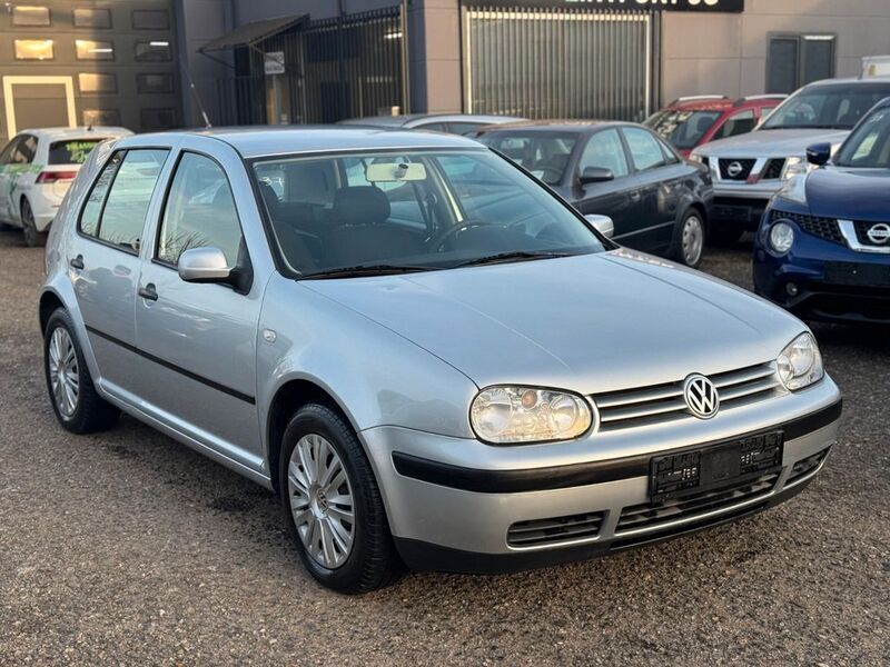 Silber Gebraucht 2001 VW Golf IV Basis Limousine | 4.449 € (Teuer) - Bild 1/4