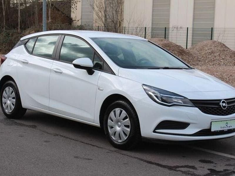 Gebraucht Opel Astra Selection 90 PS (66 kW) 2018 Weiß Limousine