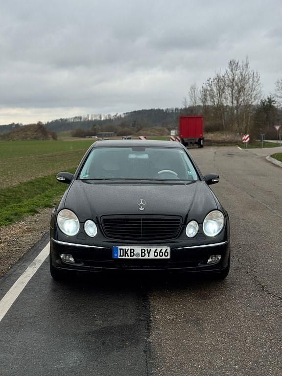 Gebraucht Mercedes E500 Avantgarde 306 PS (225 kW) 2004 Schwarz Limousine