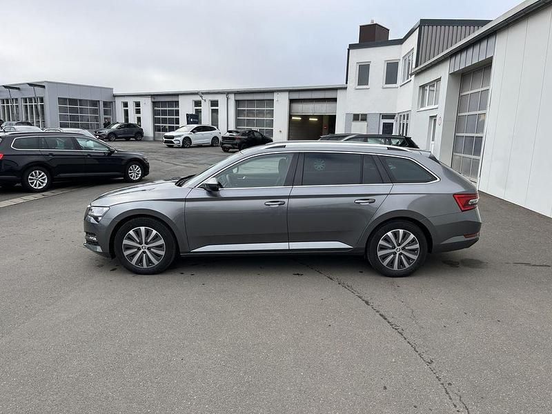 Gebraucht Skoda Superb Style 150 PS (110 kW) 2022 Graphitegrau Kombi