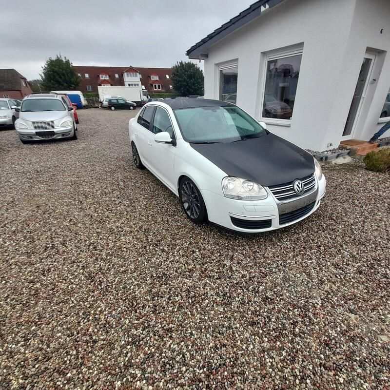 Weiß Gebraucht 2009 VW Jetta Limousine | 5.990 € (Fairer Preis) - Bild 1/4