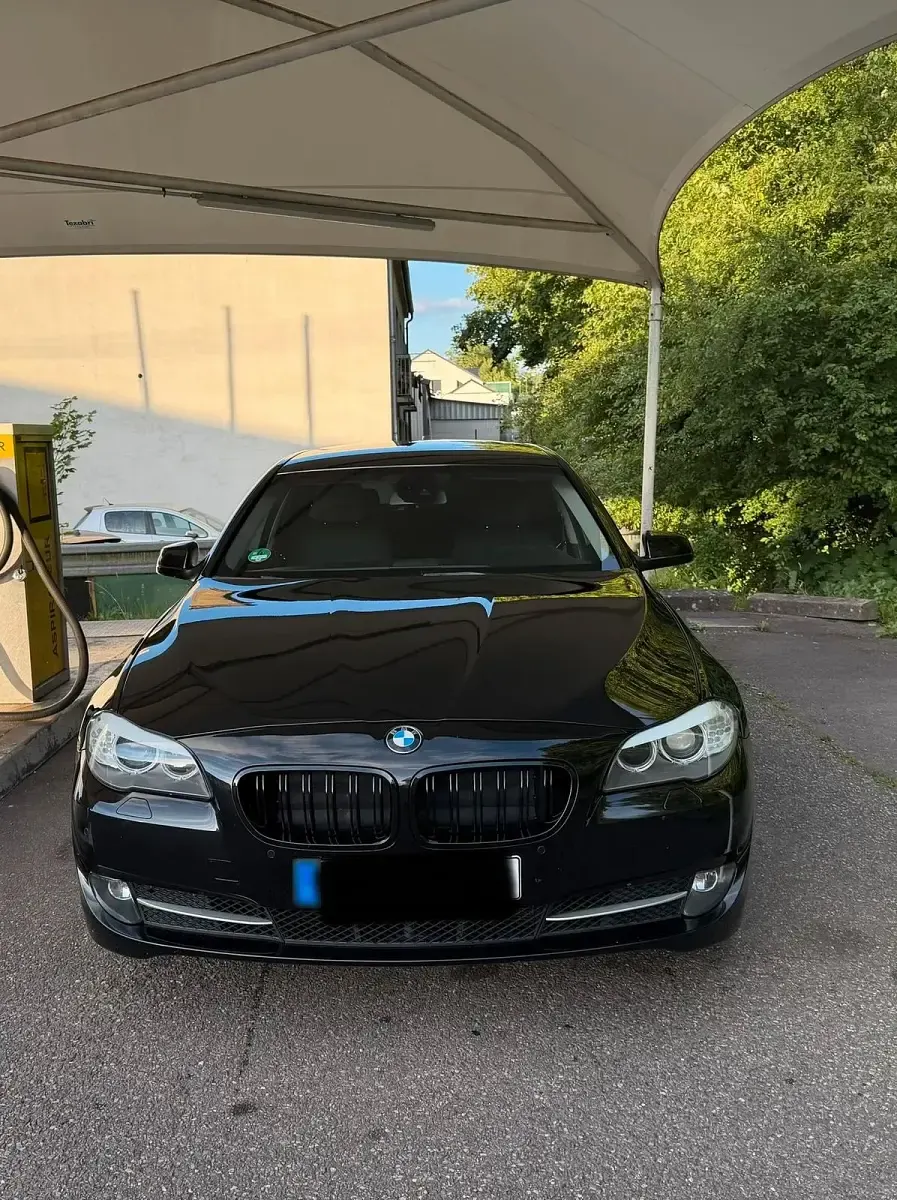 Gebraucht BMW 520 184 PS (135 kW) 2011 Schwarz Kombi