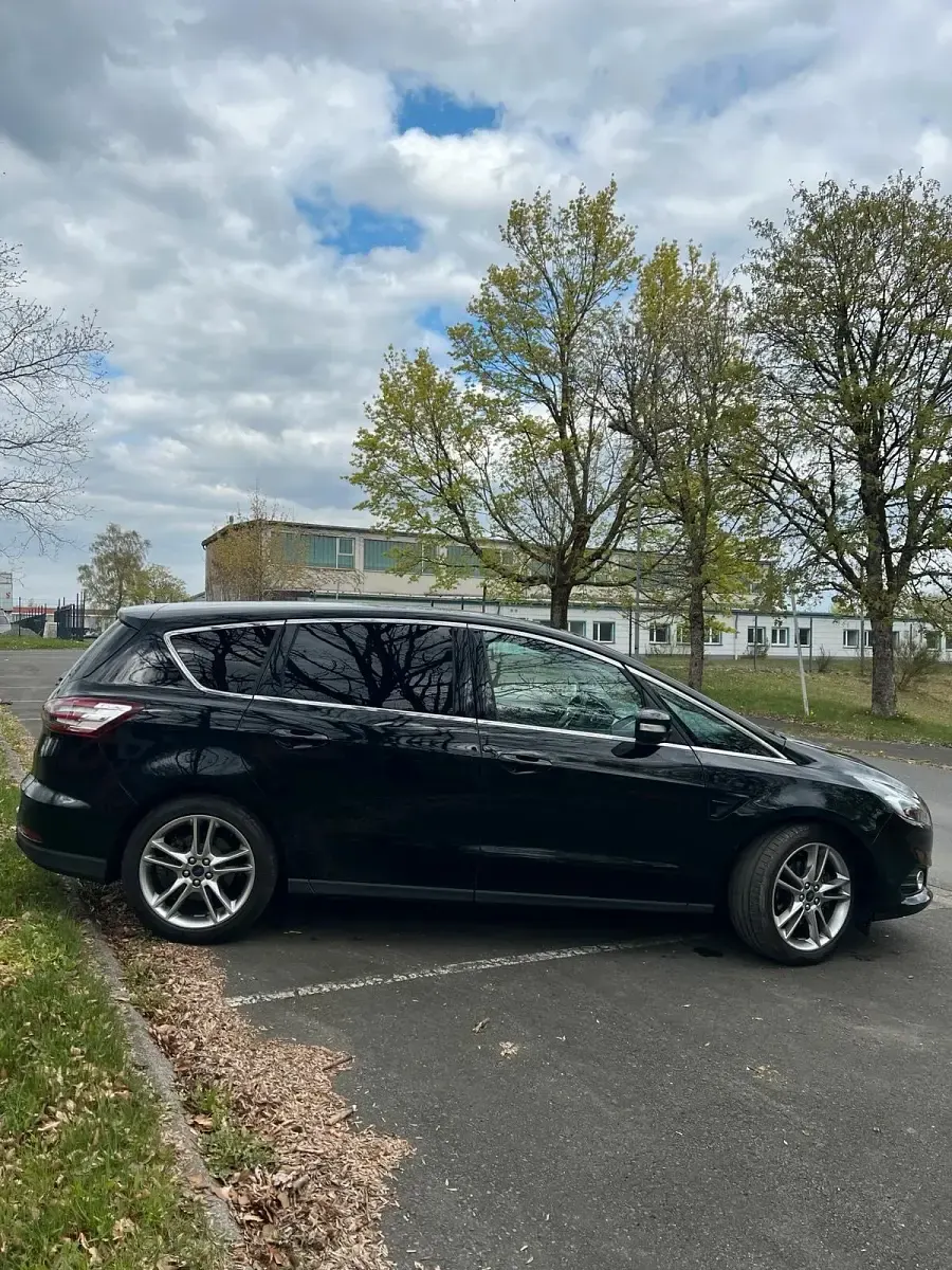 Gebraucht Ford S-MAX Titanium 179 PS (131 kW) 2016 Schwarz Van / Kleinbus