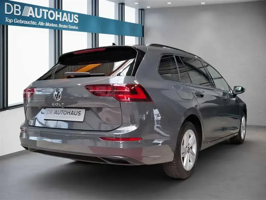 Gebraucht VW Golf VIII Life 150 PS (110 kW) 2024 Grau Kombi