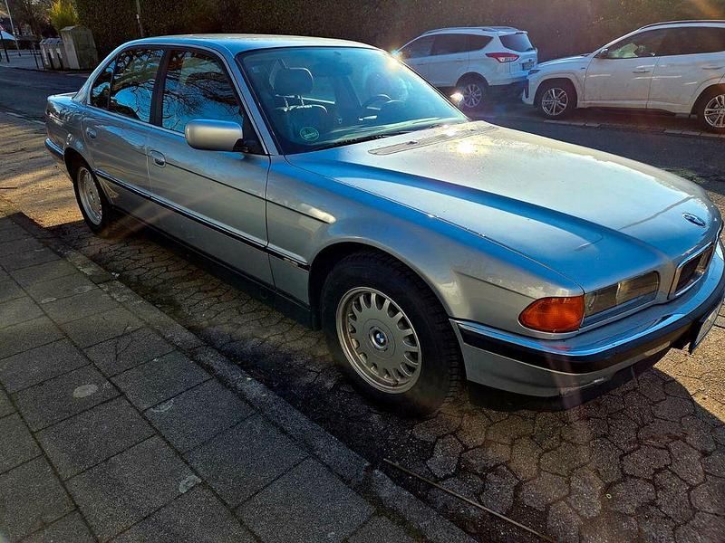 Gebraucht BMW 728 193 PS (141 kW) 1996 Silber Limousine