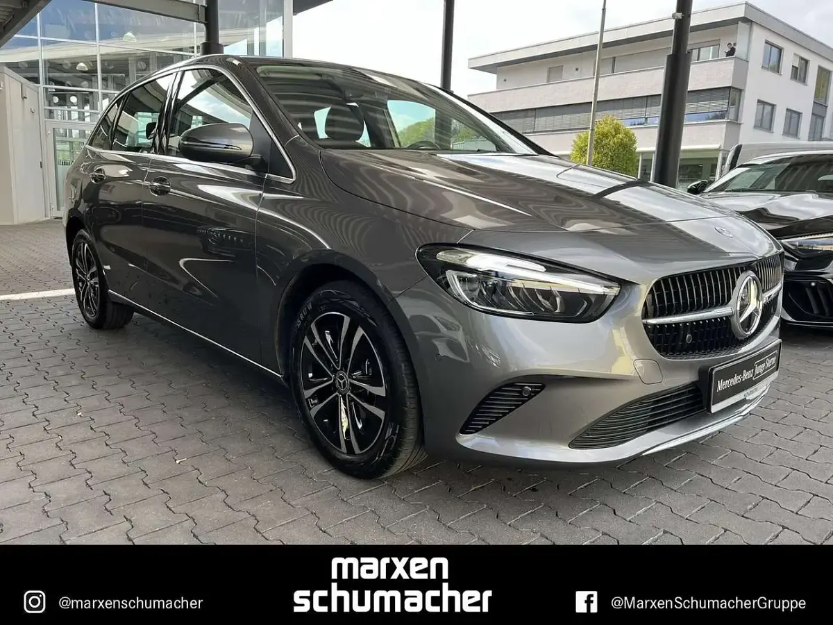 Gebraucht Mercedes B250 163 PS (119 kW) 2023 lack mountaingrau Kleinwagen