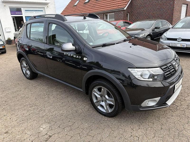 Gebraucht Dacia Sandero Prestige 90 PS (66 kW) 2017 Schwarz Limousine