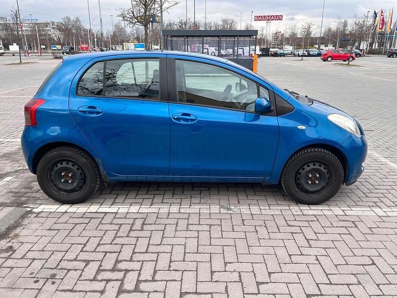 Gebraucht Toyota Yaris 69 PS (50 kW) 2008 Blau Kleinwagen