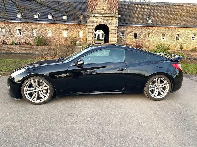Schwarz Gebraucht 2012 Hyundai Genesis Coupé | 10.800 € (Fairer Preis) - Bild 1/4