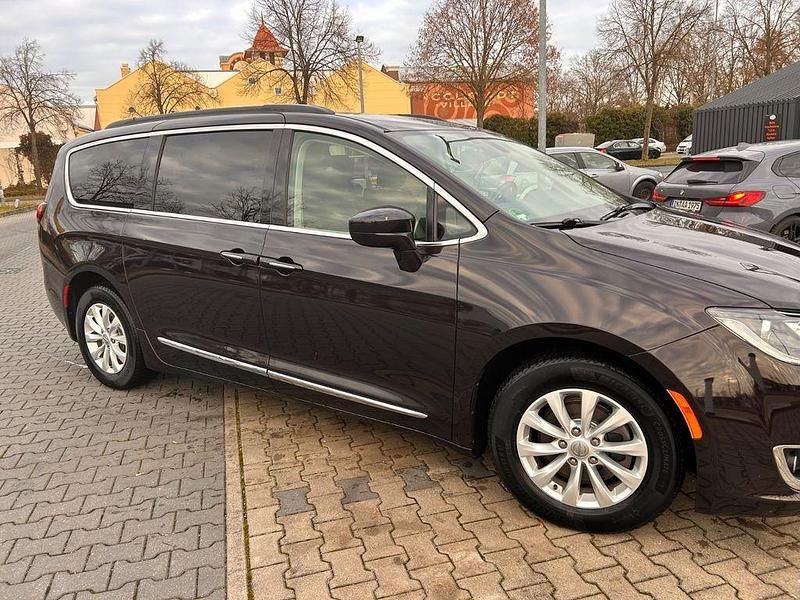 Gebraucht Chrysler Pacifica 291 PS (214 kW) 2017 Violet Van / Kleinbus