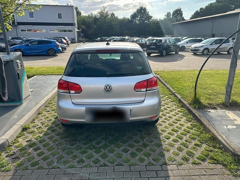 Gebraucht VW Golf VI 105 PS (77 kW) 2012 Silber Kleinwagen