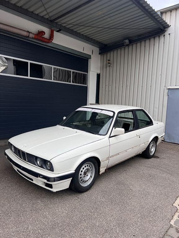 Weiß Gebraucht 1989 BMW 320 Basis Coupé | 4.999 € - Bild 1/4