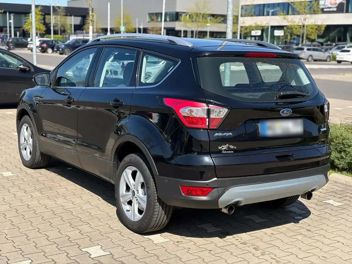 Second-hand Ford Kuga 120 CP (88 kW) 2018 Negru SUV