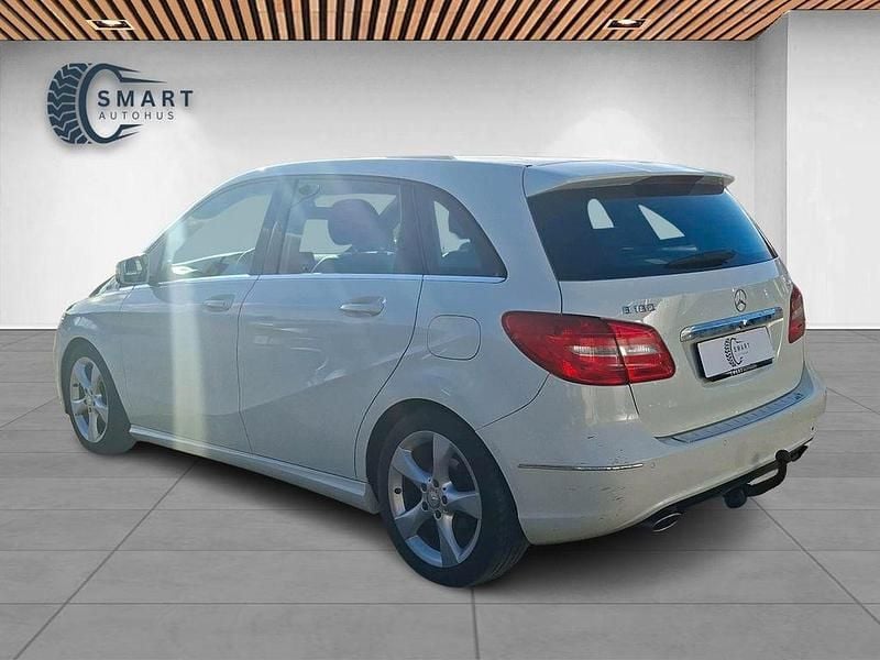 Gebraucht Mercedes B180 109 PS (80 kW) 2014 Weiß Van / Kleinbus