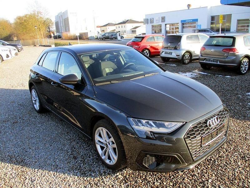 Gebraucht Audi A3 110 PS (80 kW) 2022 Grau Limousine