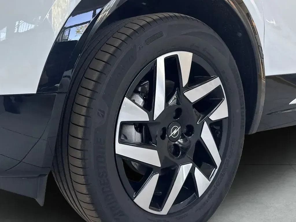 Neu Opel Mokka 145 PS (106 kW) 2025 Schwarz SUV