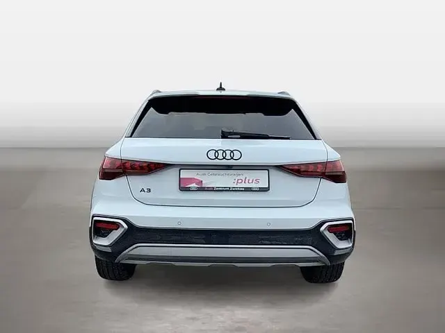 Gebraucht Audi A3 Ambiente 150 PS (110 kW) 2025 Gletscherweiß metallic Limousine