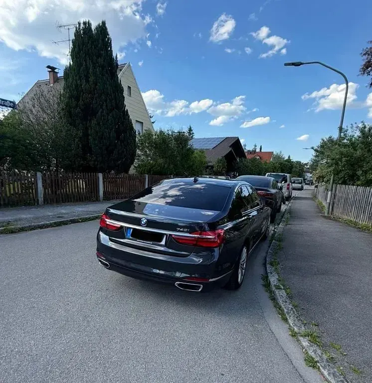 Gebraucht BMW 740 326 PS (239 kW) 2018 Grau Limousine