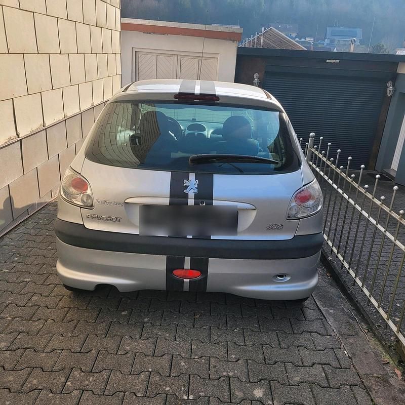 Gebraucht Peugeot 206 60 PS (44 kW) 2005 Silber Kleinwagen