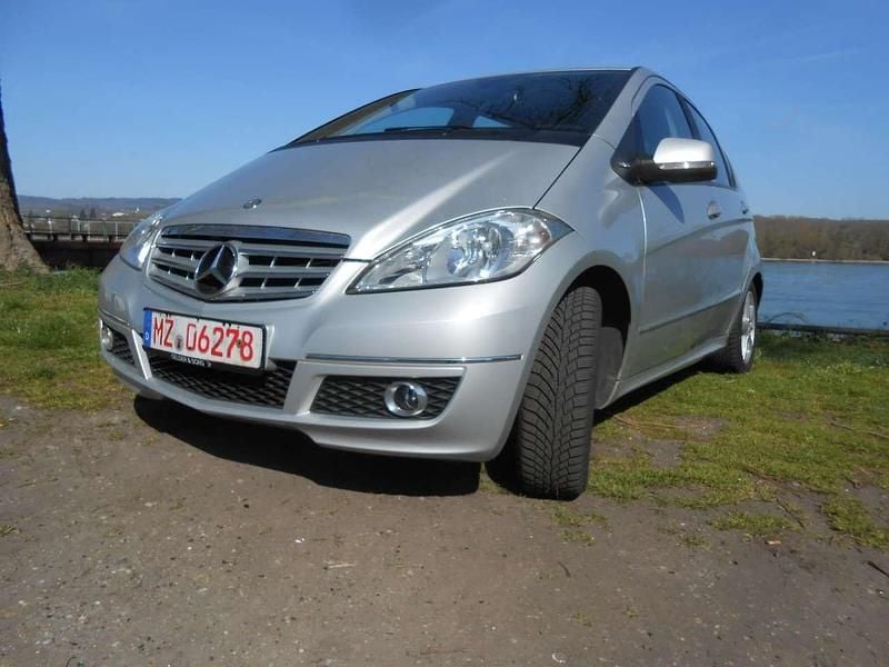 Gebraucht Mercedes A160 95 PS (69 kW) 2012 Silber Limousine