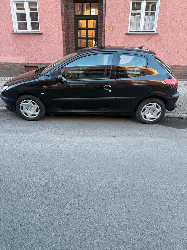 Gebraucht Peugeot 206 60 PS (44 kW) 2002 Schwarz Kleinwagen