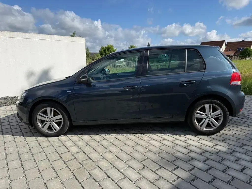 Gebraucht VW Golf VII Match 105 PS (77 kW) 2012 Blau Limousine