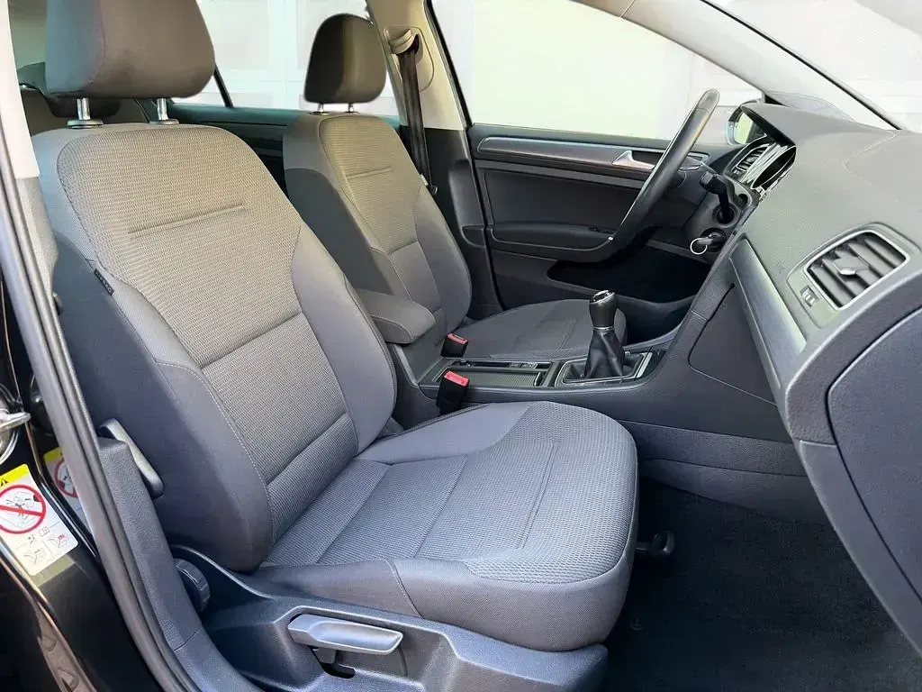 Gebraucht VW Golf VII Comfortline 131 PS (96 kW) 2019 Schwarz Limousine