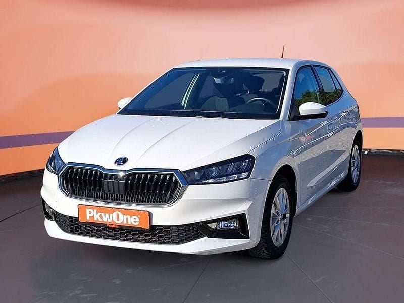 Weiß Gebraucht 2022 Skoda Fabia Style Kleinwagen | 15.930 € (Fairer Preis) - Bild 1/4