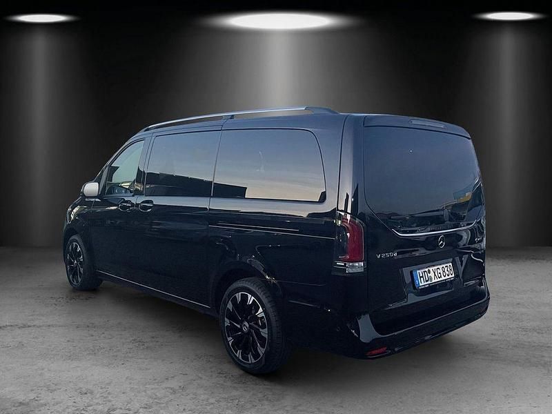 Gebraucht Mercedes V250 Style 190 PS (139 kW) 2025 Schwarz Van / Kleinbus