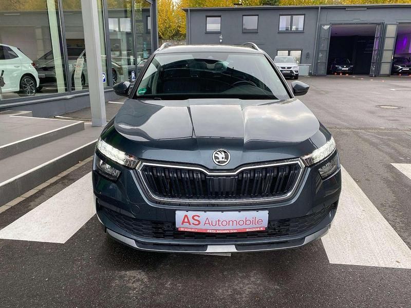 Grey (metallic) Gebraucht 2022 Skoda Kamiq Style SUV | 18.880 € (Fairer Preis) - Bild 1/4