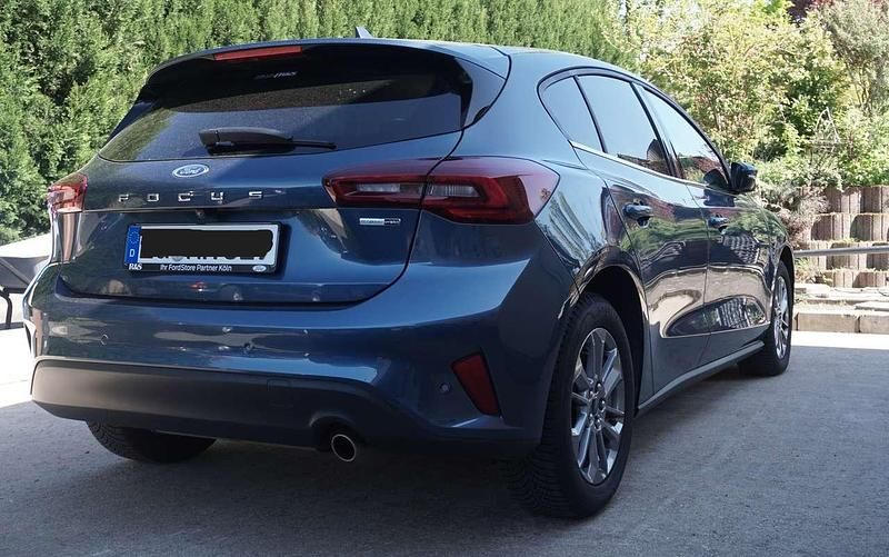 Używany Ford Focus Titanium 125 KM (91 kW) 2023 Niebieski Sedan/Limuzyna