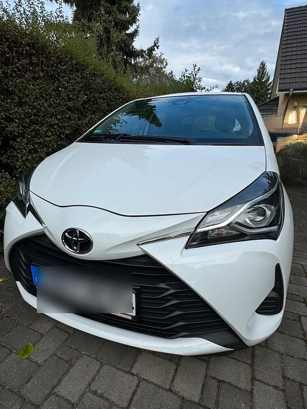 Weiß Gebraucht 2018 Toyota Yaris Kleinwagen | 7.200 € (Guter Preis) - Bild 1/4