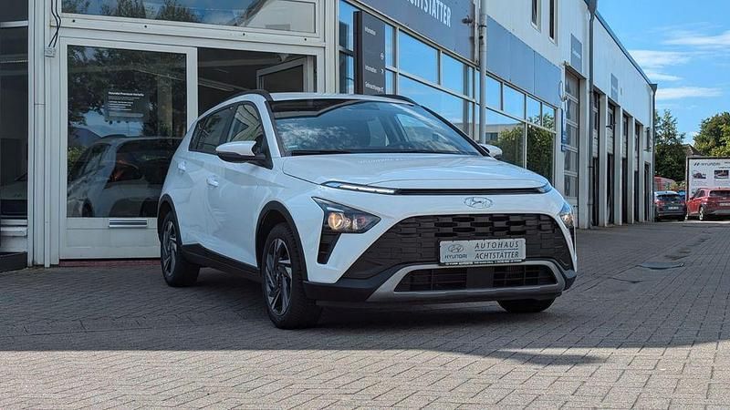Weiß Gebraucht 2023 Hyundai Bayon Trend SUV | 18.450 € (Guter Preis) - Bild 1/4