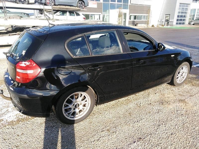 Gebraucht BMW 118 140 PS (102 kW) 2010 Schwarz Kleinwagen
