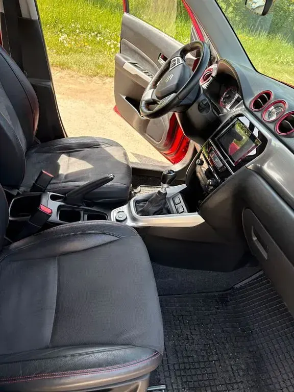 Second-hand Suzuki Vitara 140 CP (102 kW) 2017 Roșu SUV