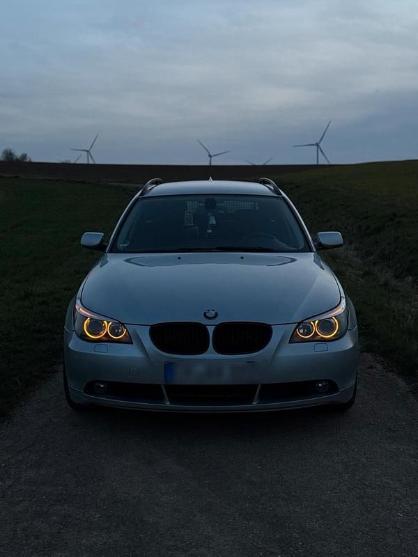 Gebraucht BMW 525 218 PS (160 kW) 2005 Grau Kombi