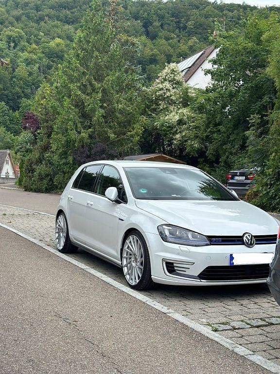 Weiß Gebraucht 2015 VW Golf GTE Limousine | 17.000 € (Teuer) - Bild 1/4