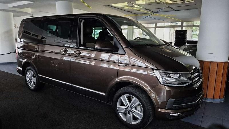 Second-hand VW Multivan Generation Six 204 CP (150 kW) 2017 Maro Monovolum