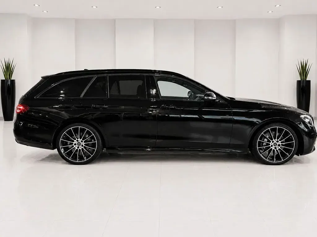 Gebraucht Mercedes E400 AMG line 330 PS (242 kW) 2022 Schwarz Kombi