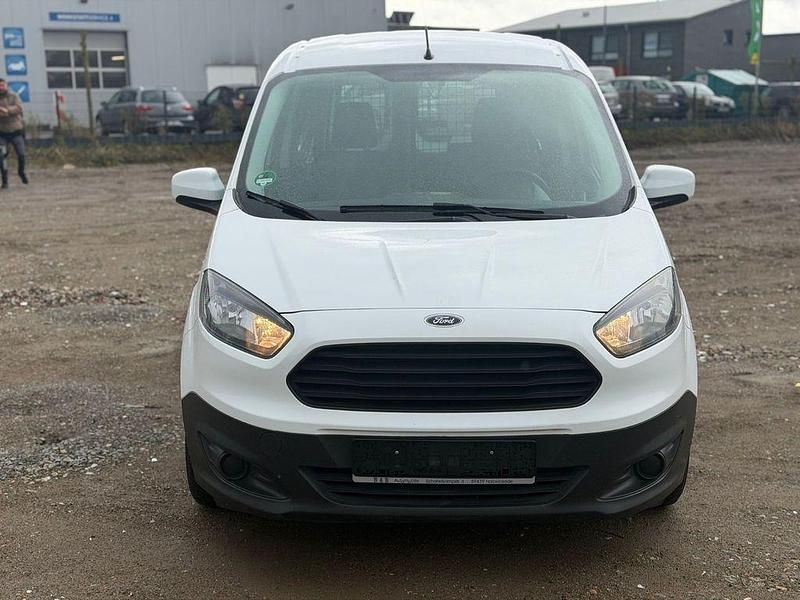 Gebraucht Ford Transit Basis 101 PS (74 kW) 2018 Weiß Van / Kleinbus