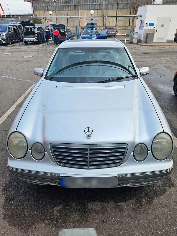 Gebraucht Mercedes E220 Elegance 143 PS (105 kW) 2000 Silber Limousine